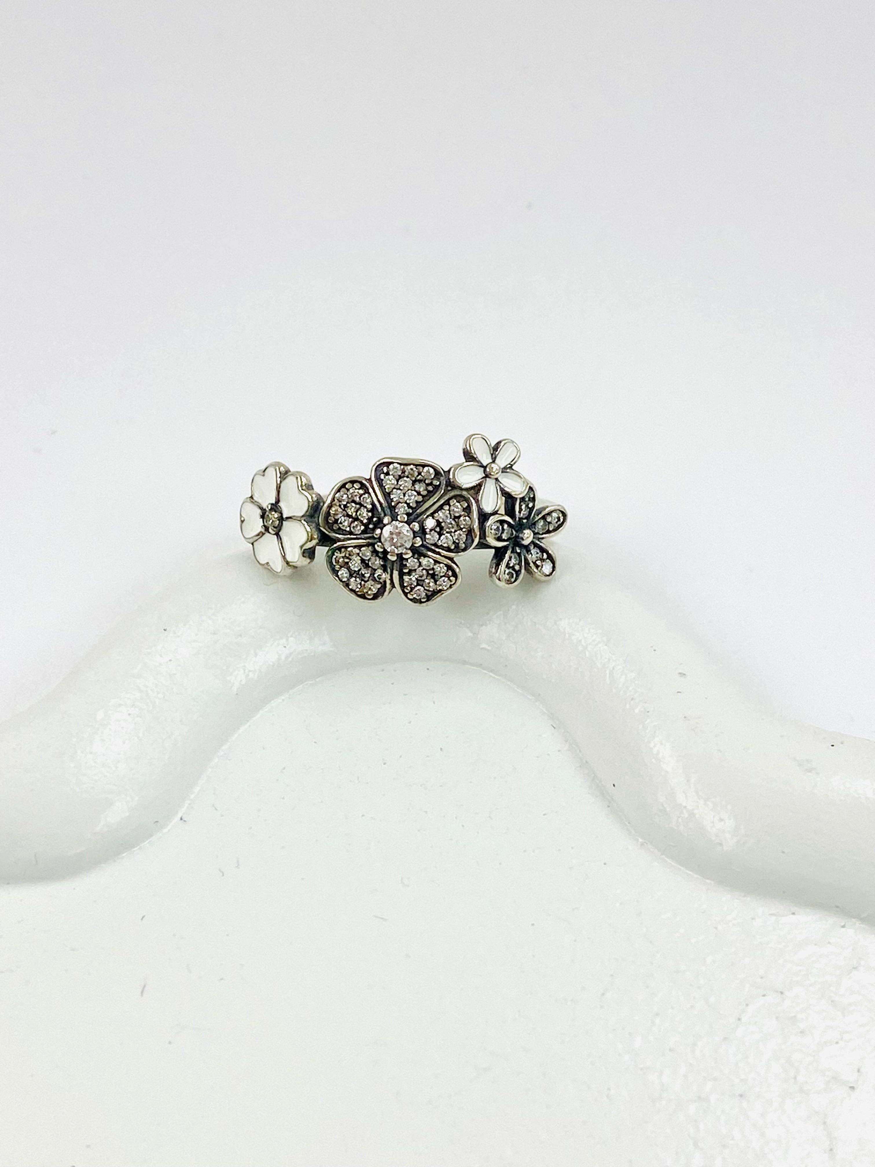 Anillo de flores de Plata