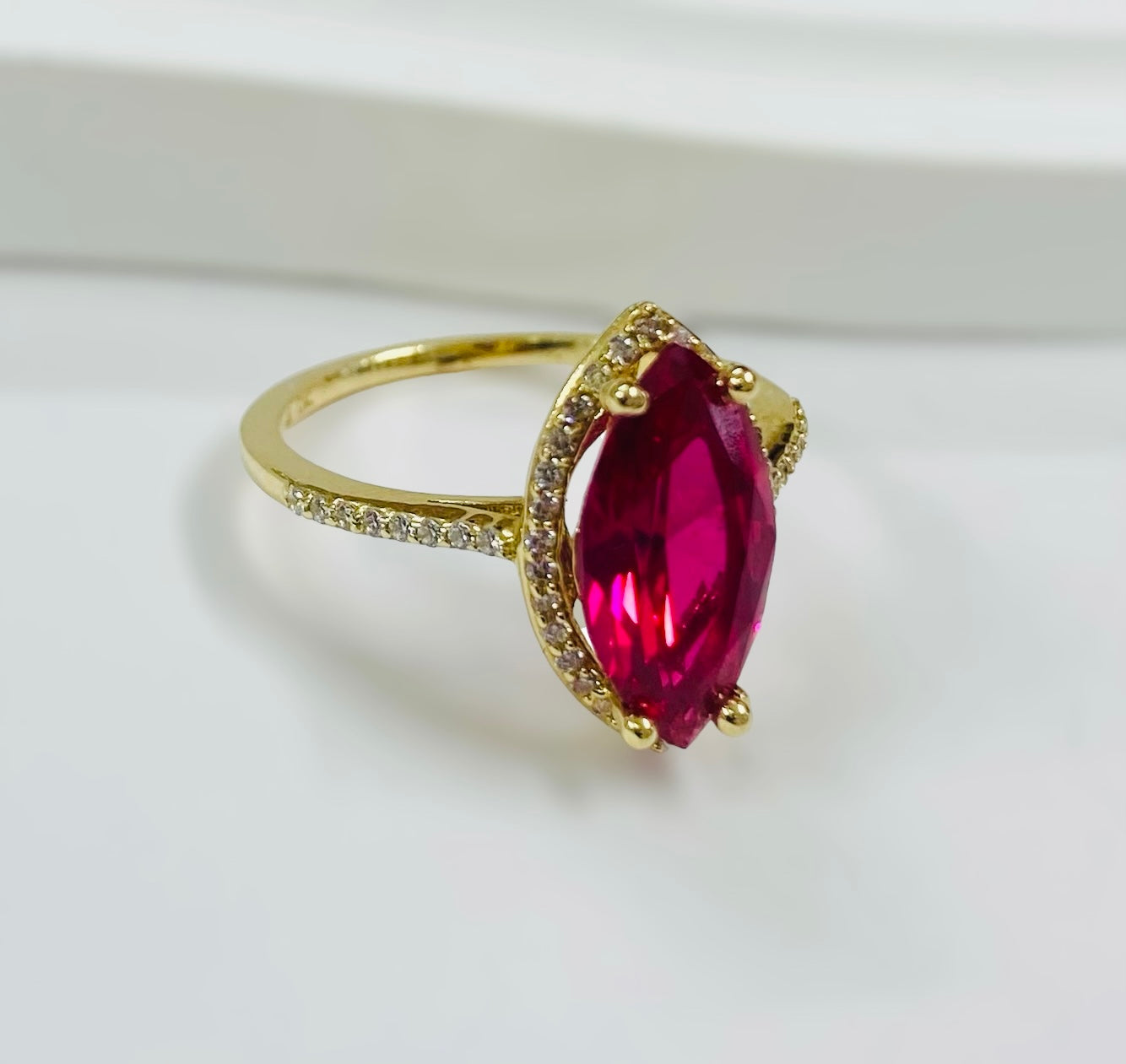 Anillo piedra rosa 14k