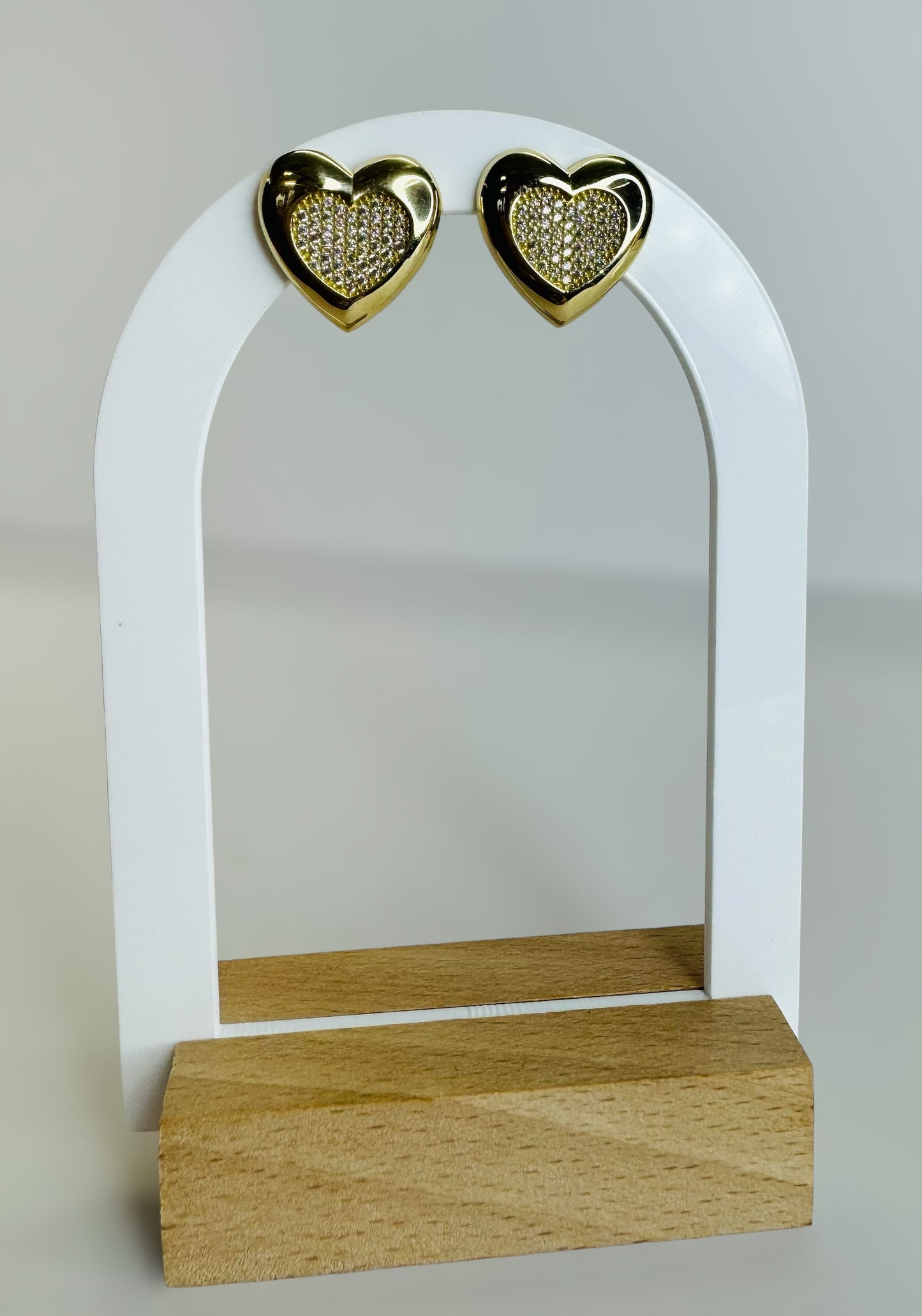 Aretes de corazón con piedras 14k