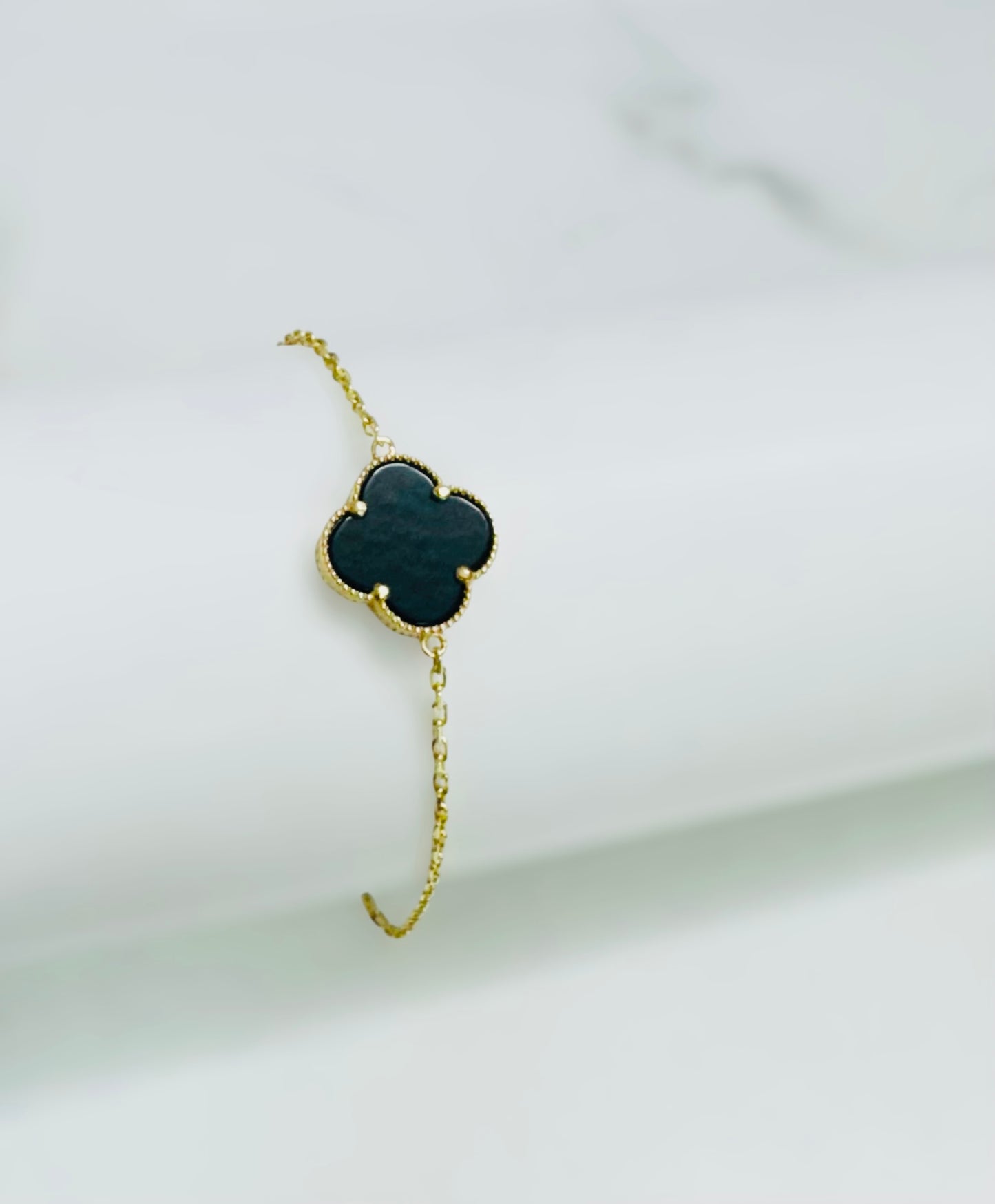 Pulsera clover oscuro 14k