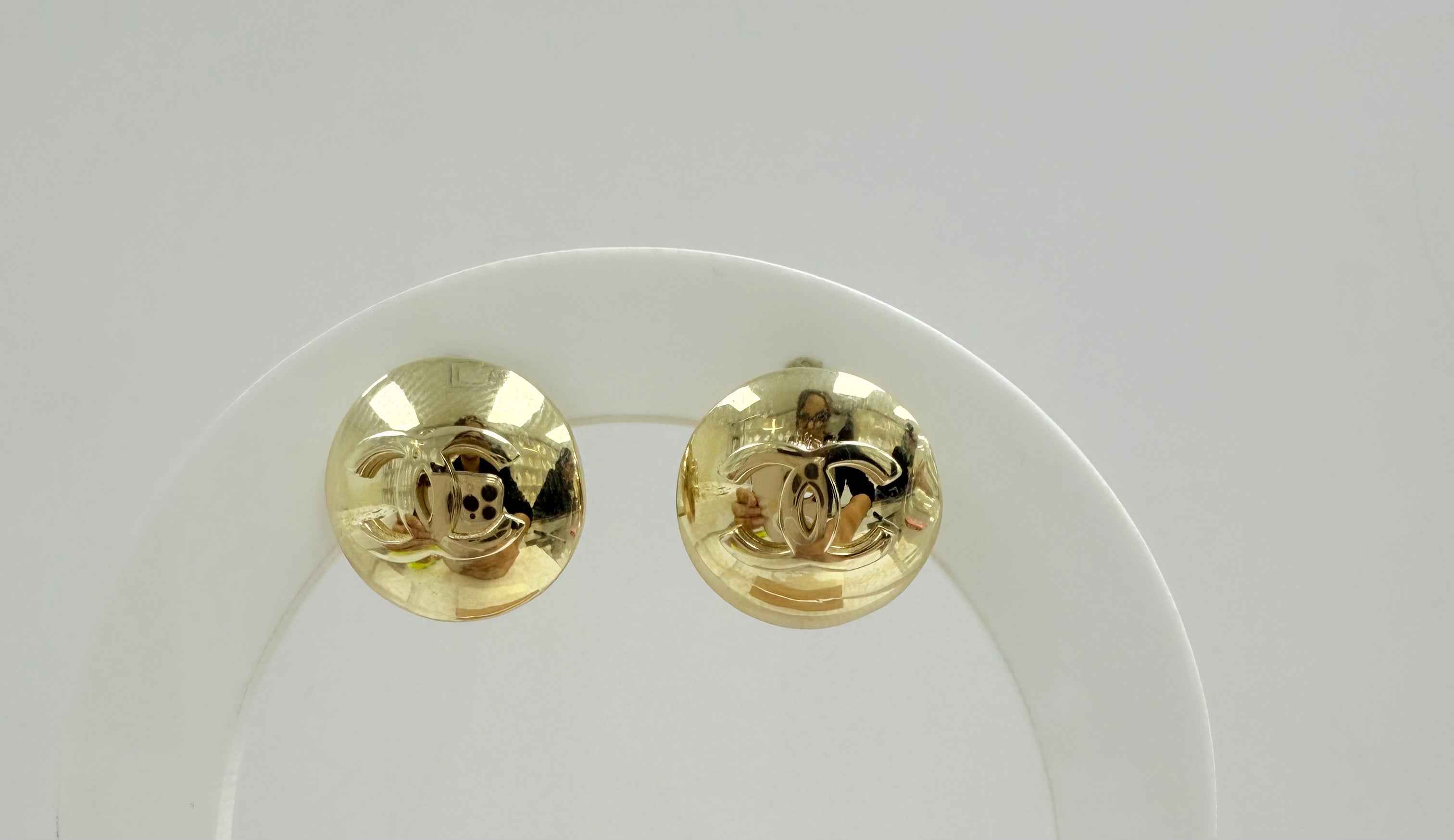 Aretes con cierre omega CC 10k