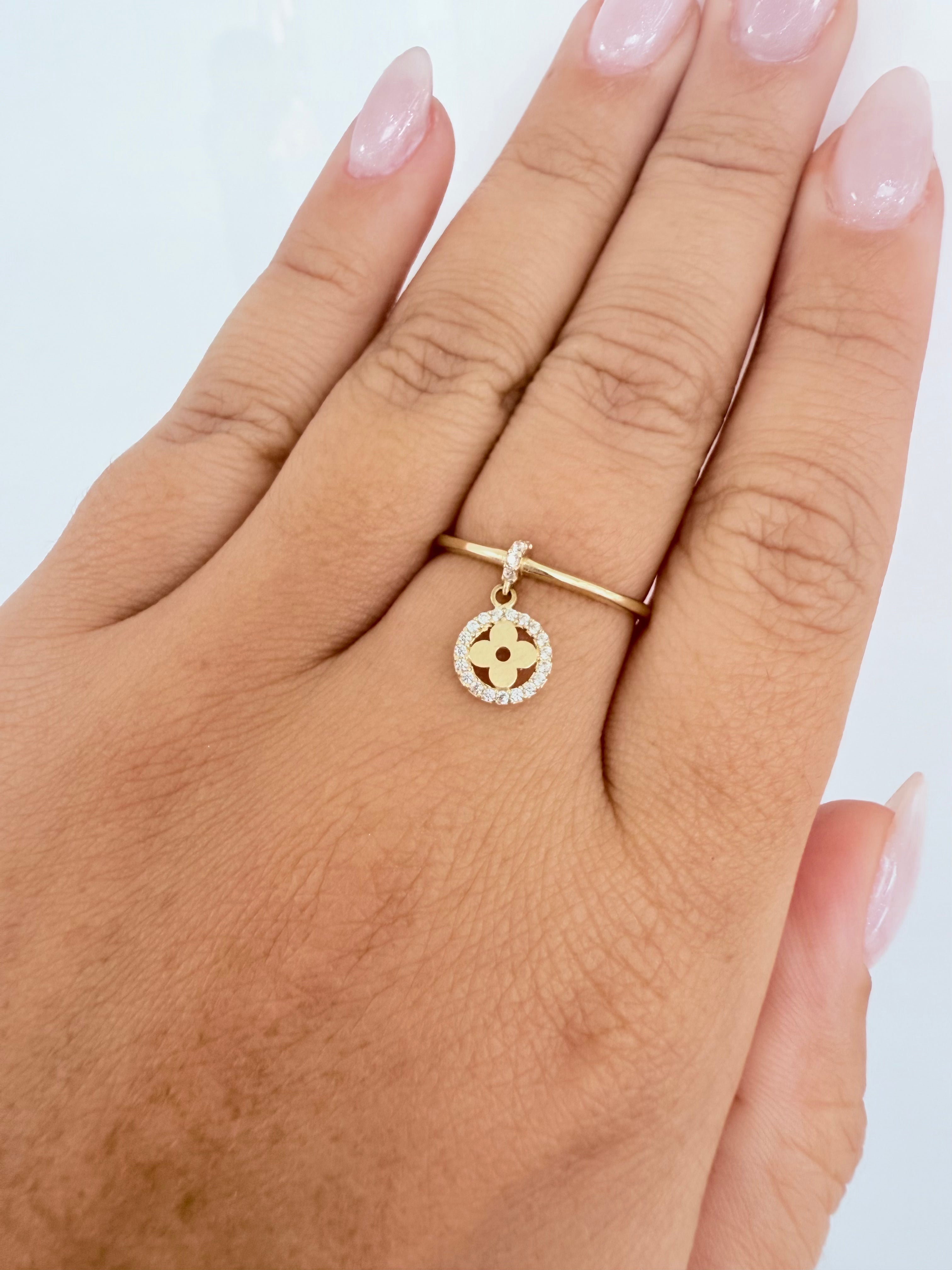 Anillo de banda con colgante de flor con piedra 10k
