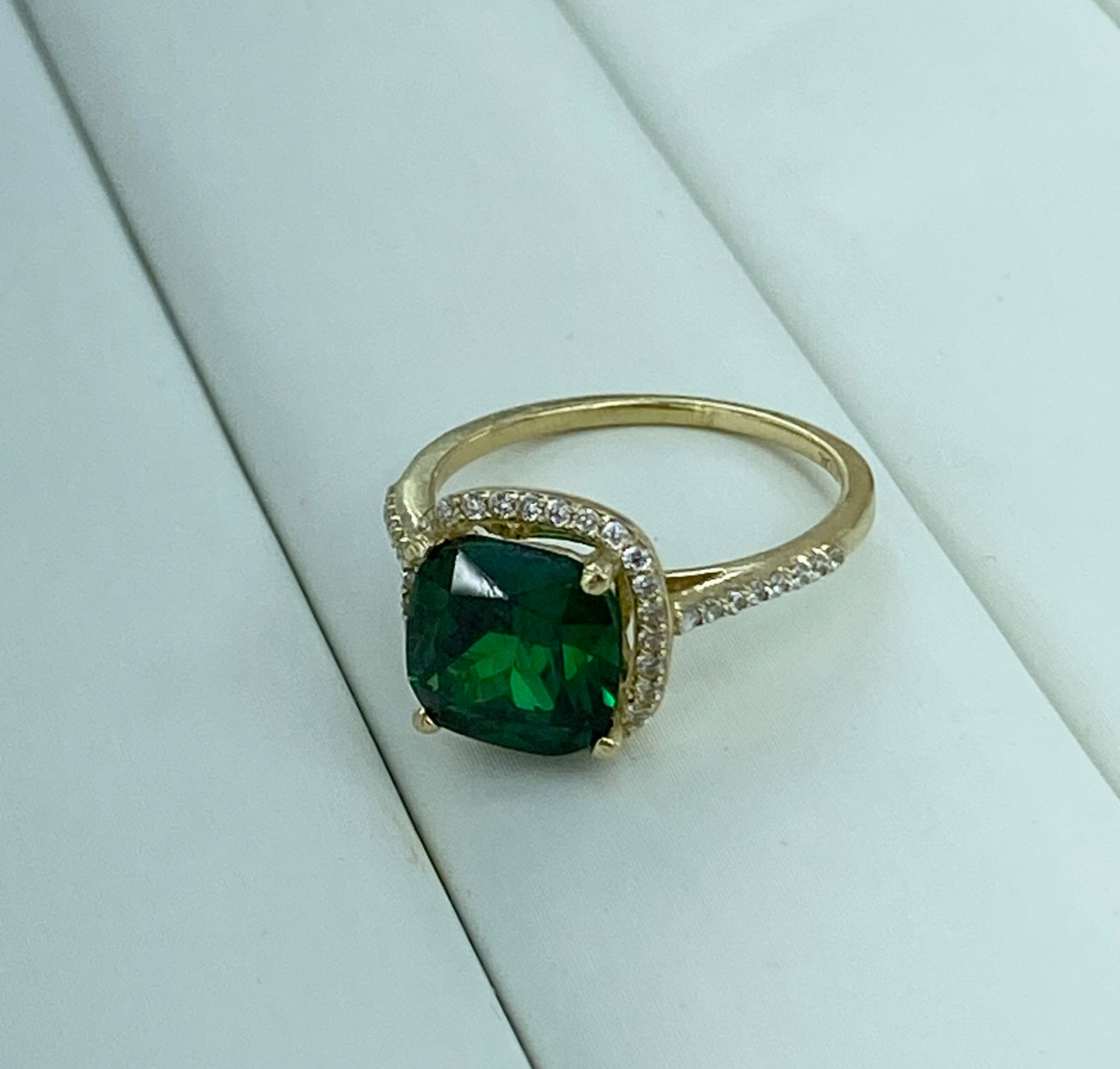 Anillo piedra verde 10k