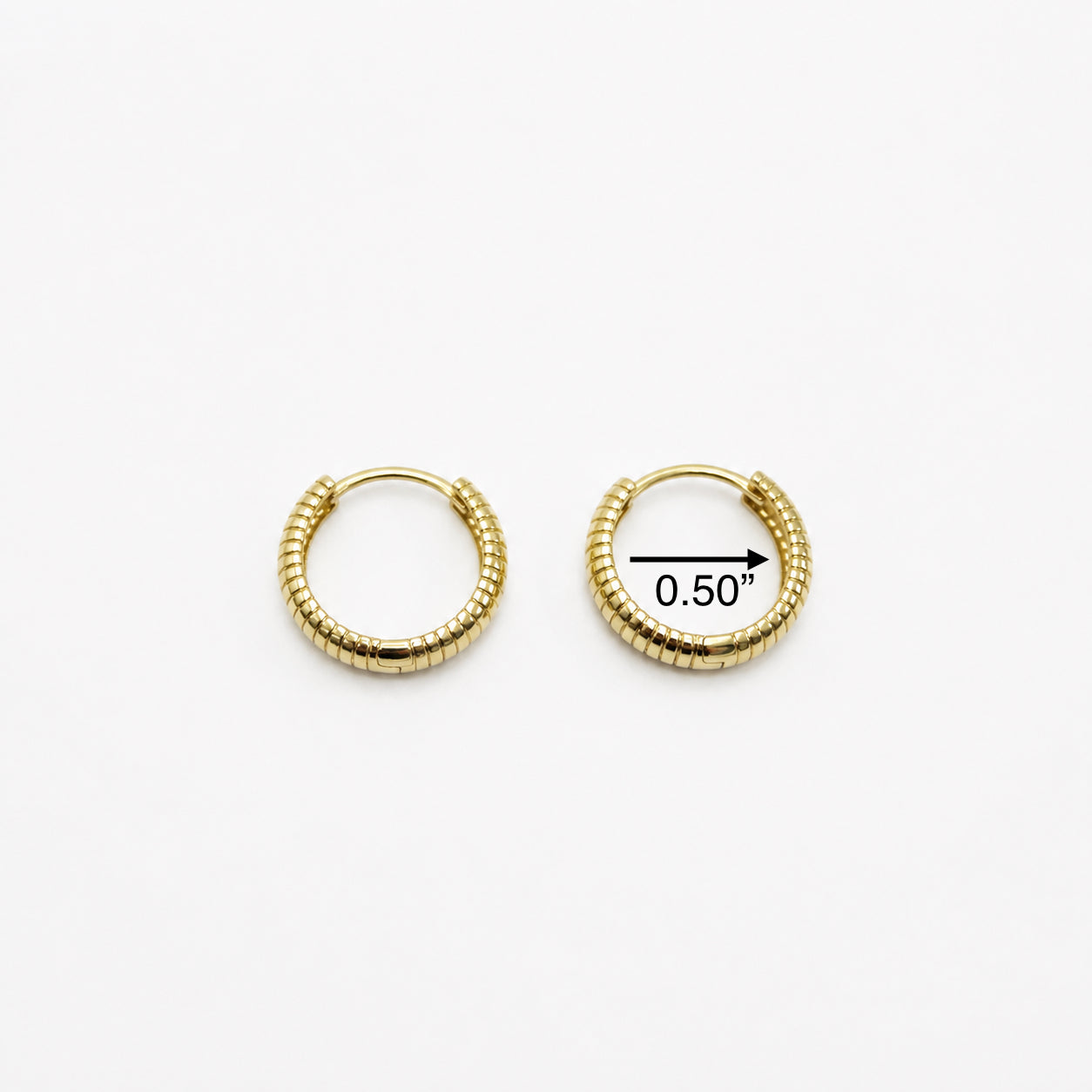 Argollas pequeñas con diseño 10k
