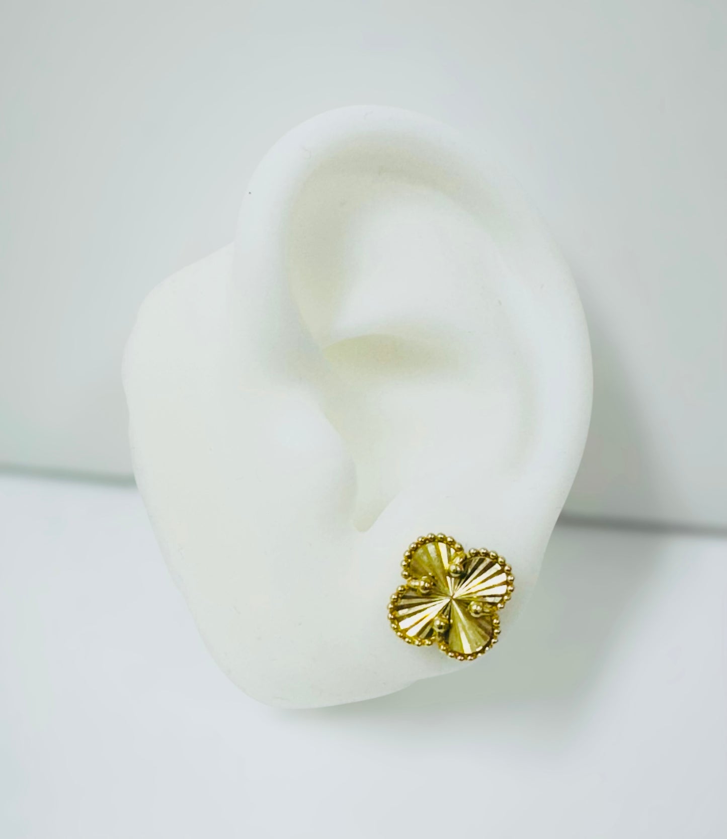 Aretes clover dorado