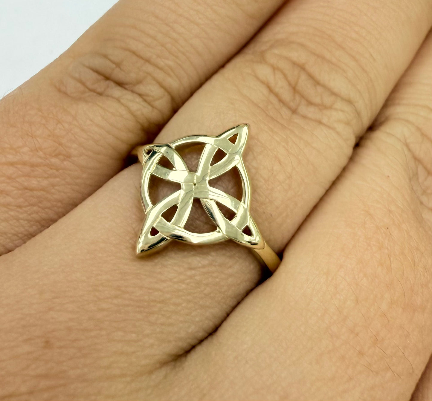 Anillo nudo de bruja 10k