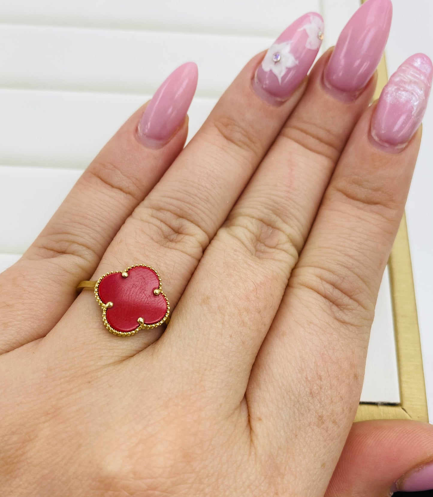 Anillo clover rojo 10k