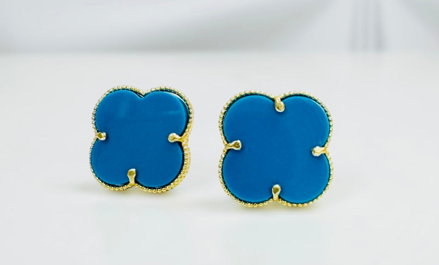 Aretes clover blanco 14k