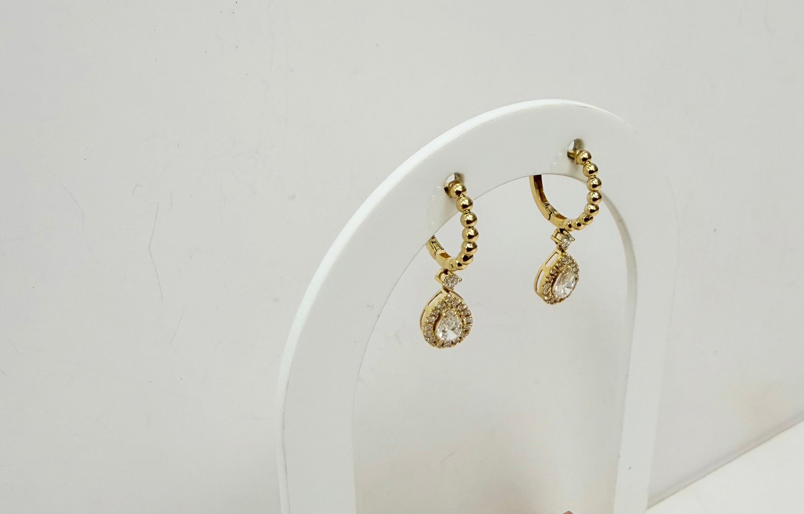 Argollas pequeñas 14k diamante creado