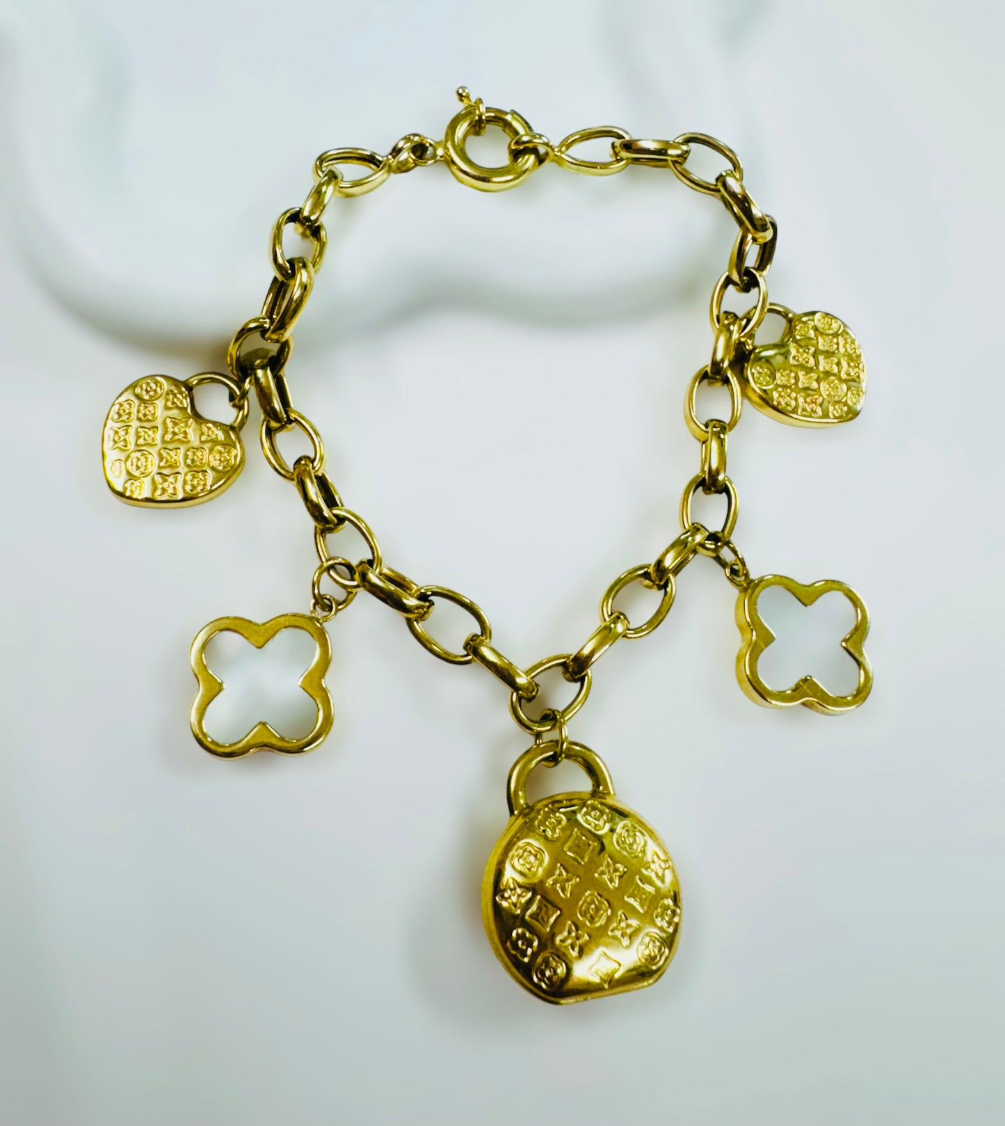 Pulsera de colgantes combinado con madre perla 14k