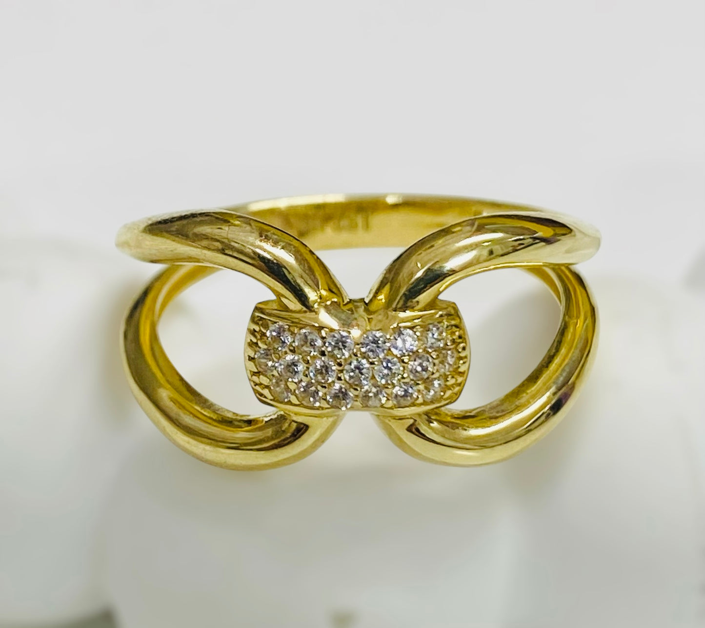 Anillo entrelazado con piedras 14k