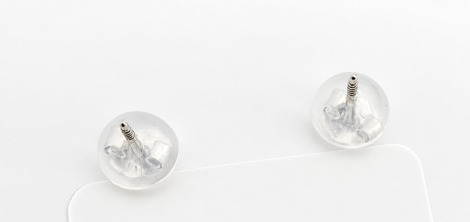 Aretes cuadrados pequeños oro blanco 14k