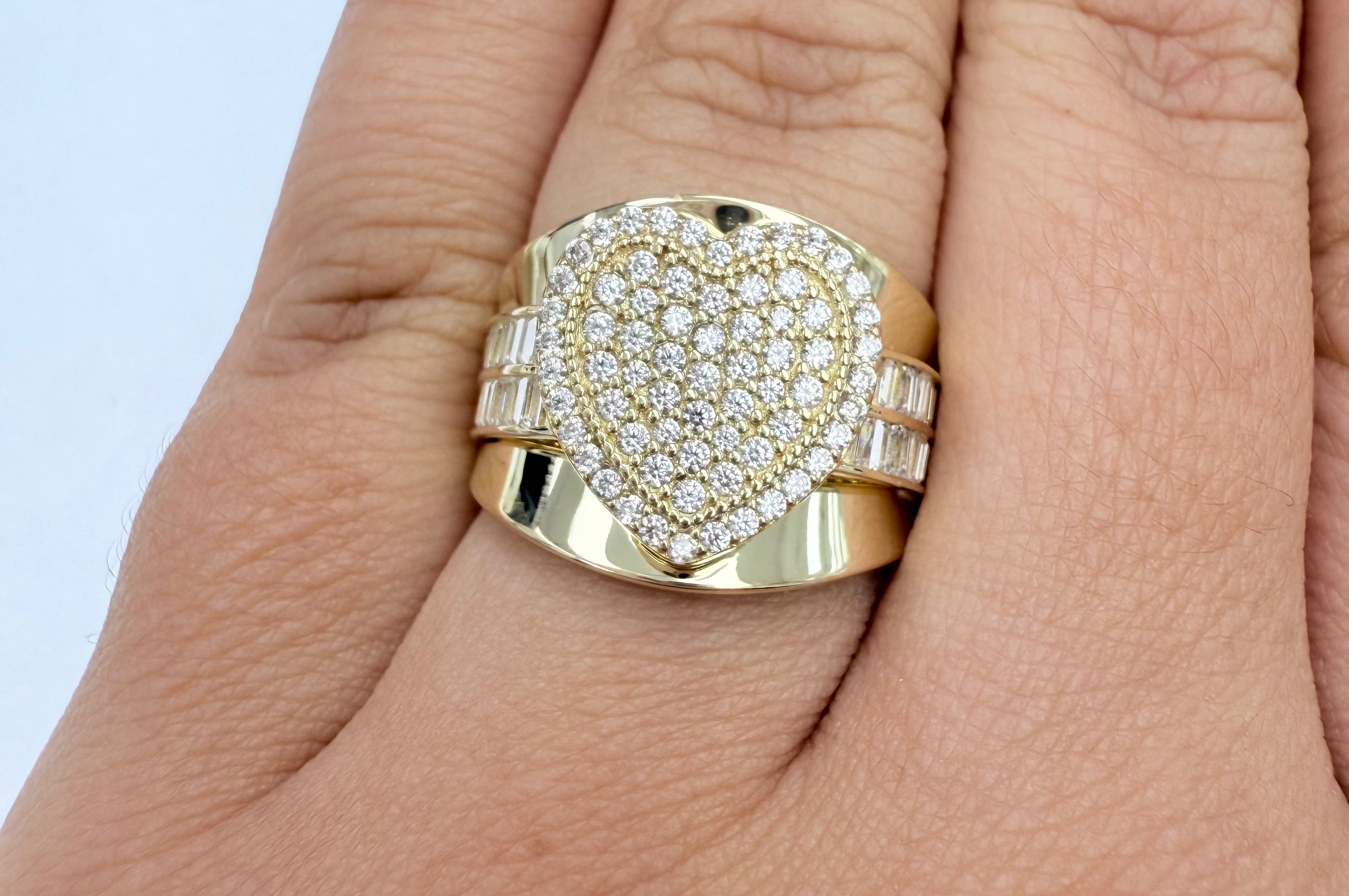 Anillo de corazón banda ancha 10k