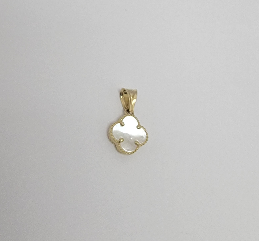 Dije de clover blanco 10K