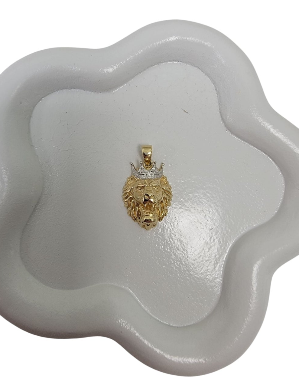 Dije de cabeza de leon 14K