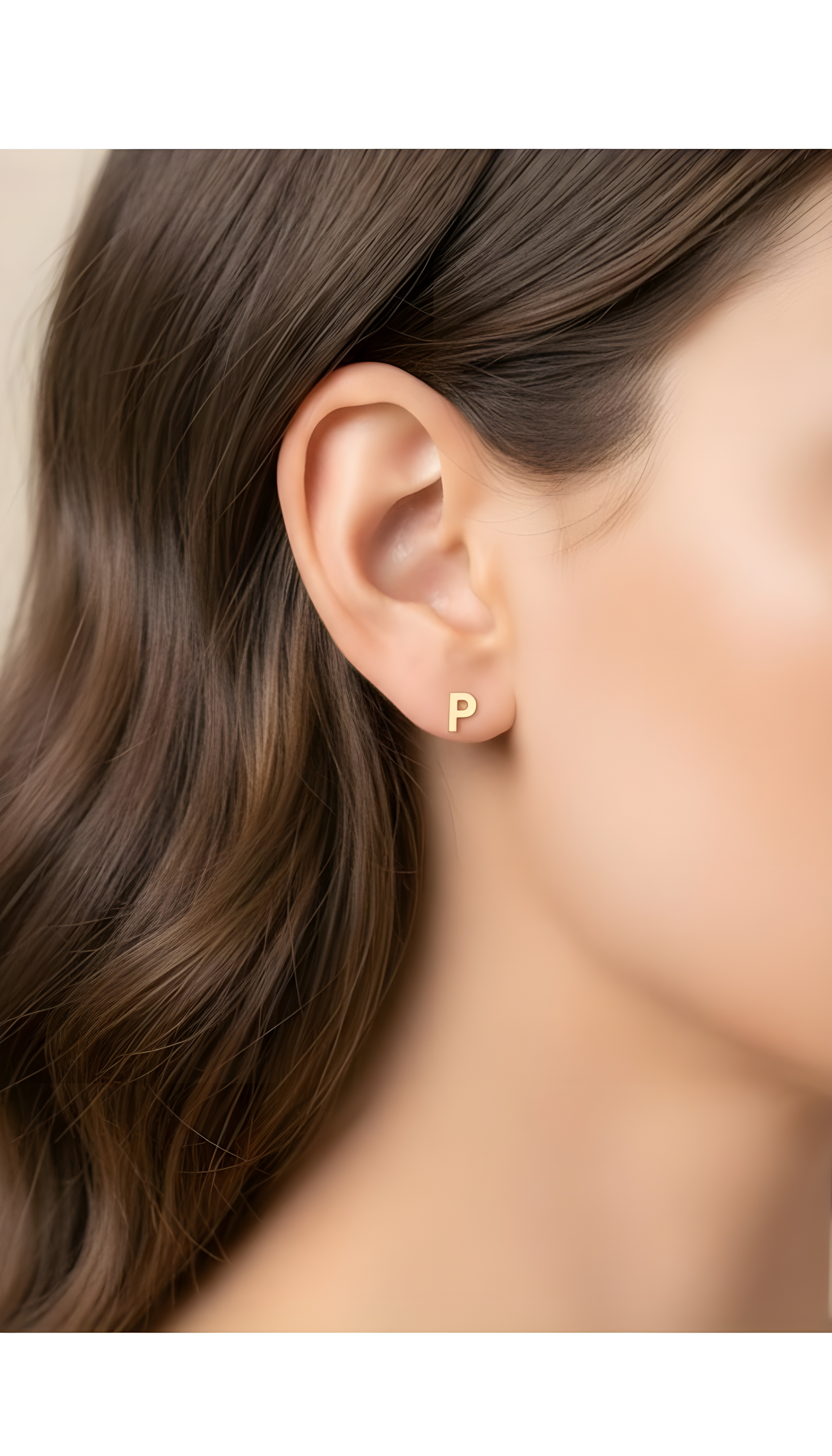 Aretes de inicial P de 14 k