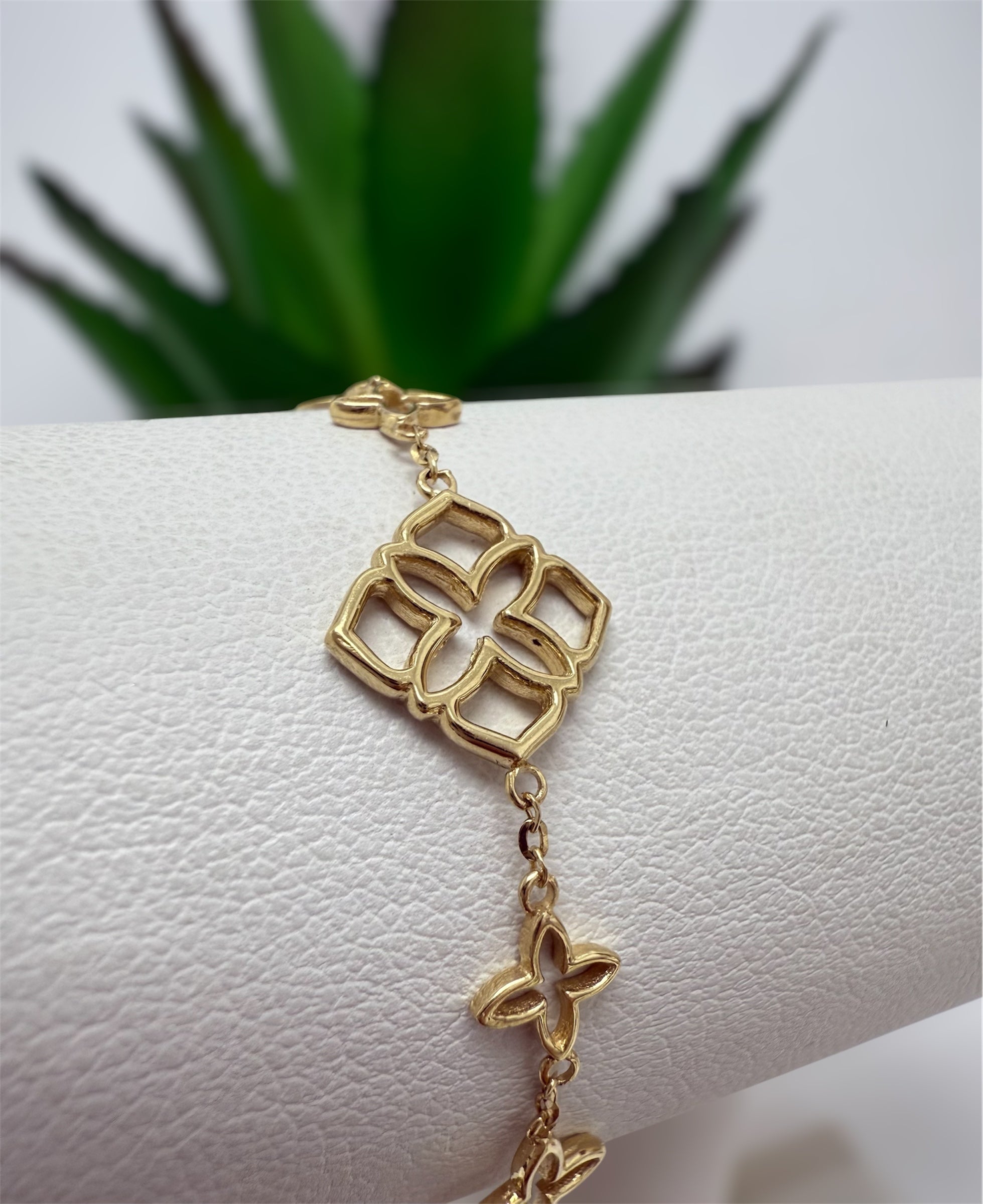 Pulsera de trébol abierto