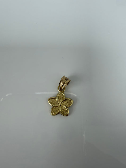 Dije de flor pequeño 10k