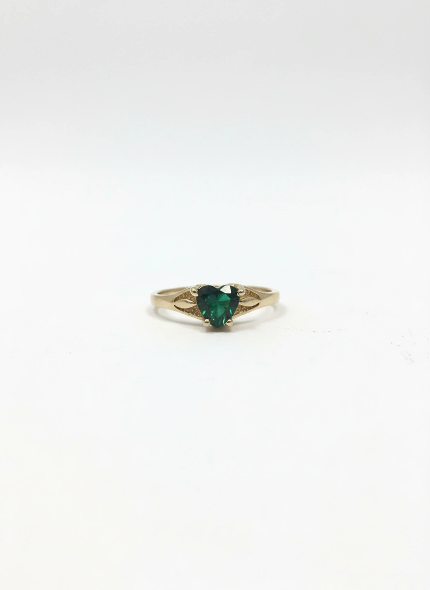Heart green ring