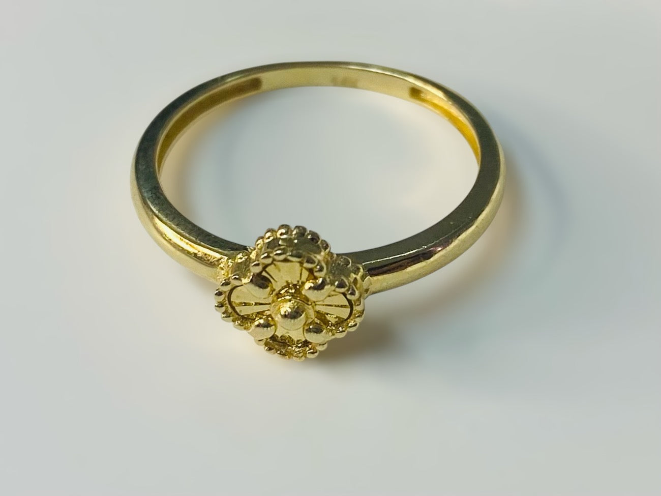 Anillo flor pequeña 14k