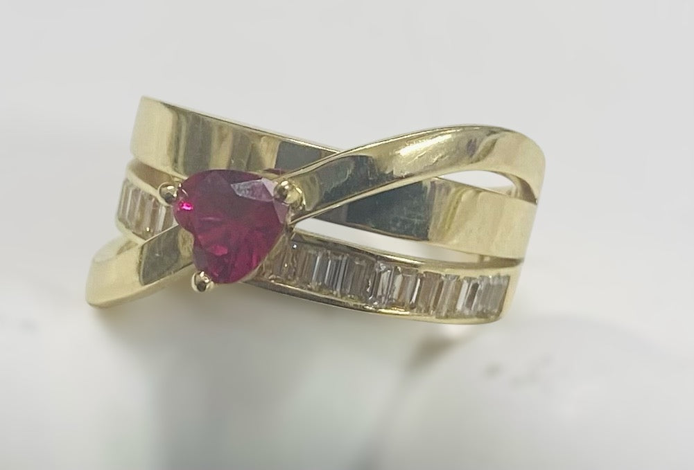 Anillo con piedra de Corazón 14k