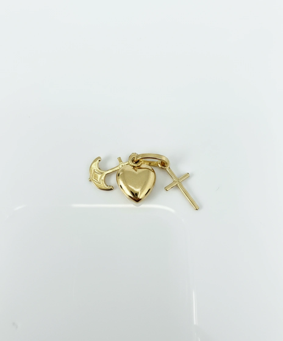 Dije de 3 en uno corazon,ancla,cruz 14k