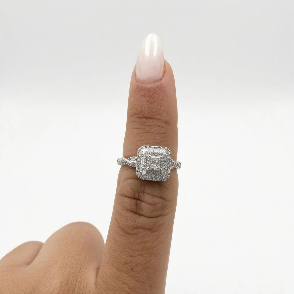 Anillo De Mujer en Oro Blanco 10k con Diamante