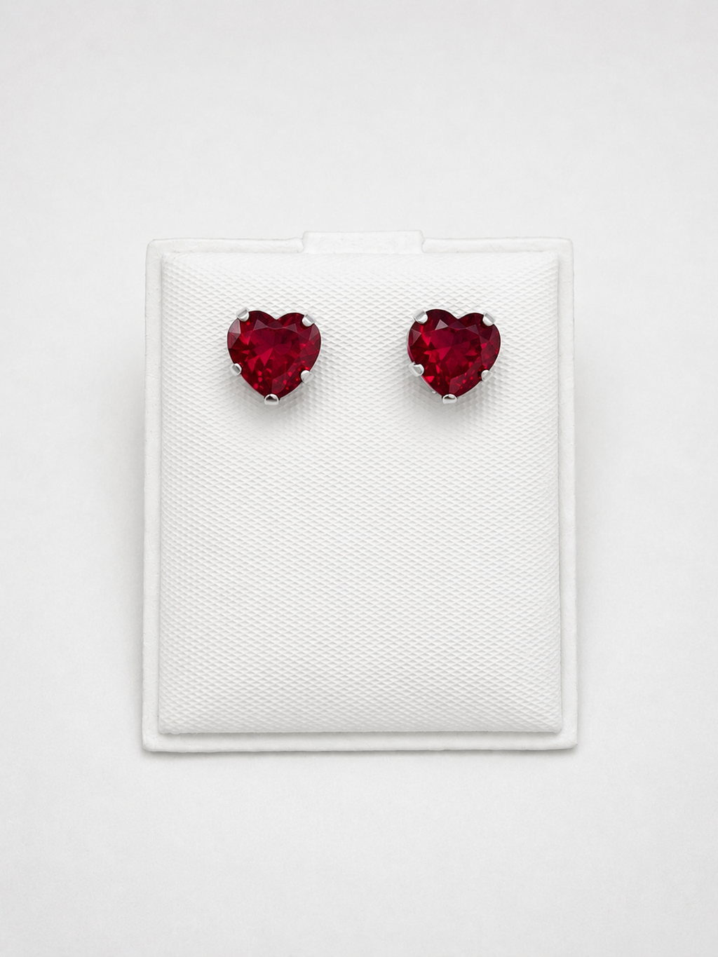 Aretes de corazón 14k rubi creado