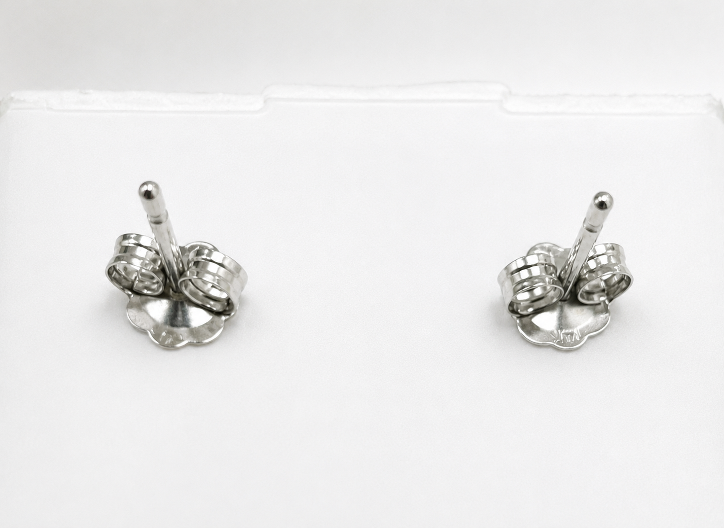 Aretes de corazón 14k rubi creado