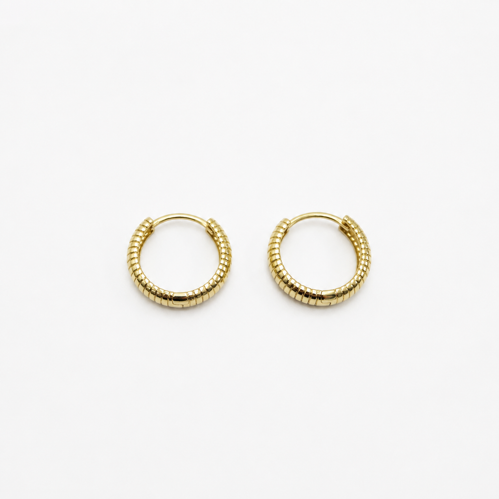 Argollas pequeñas con diseño 10k