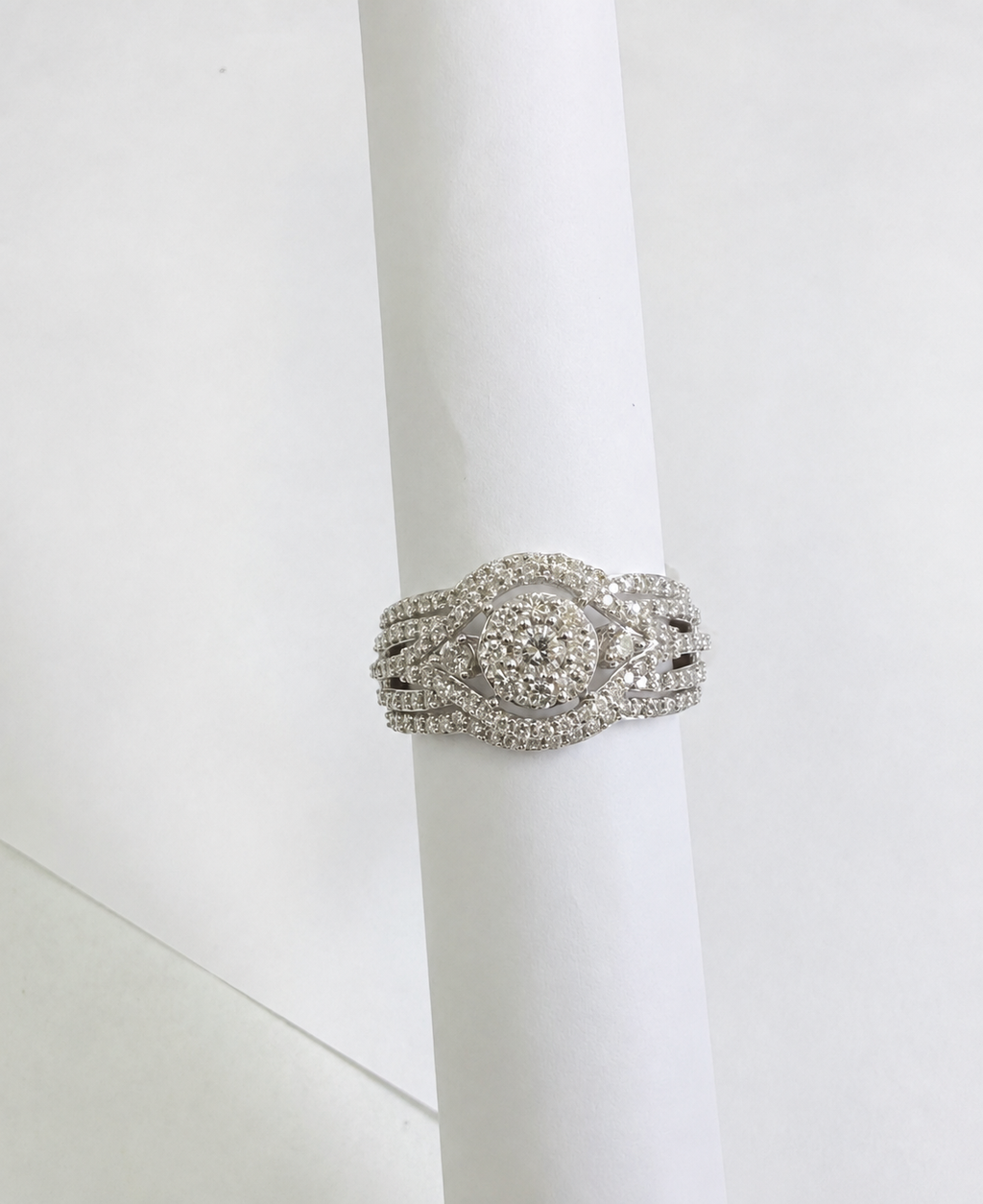 Anillo compromiso 10k oro blanco con diamante naturales