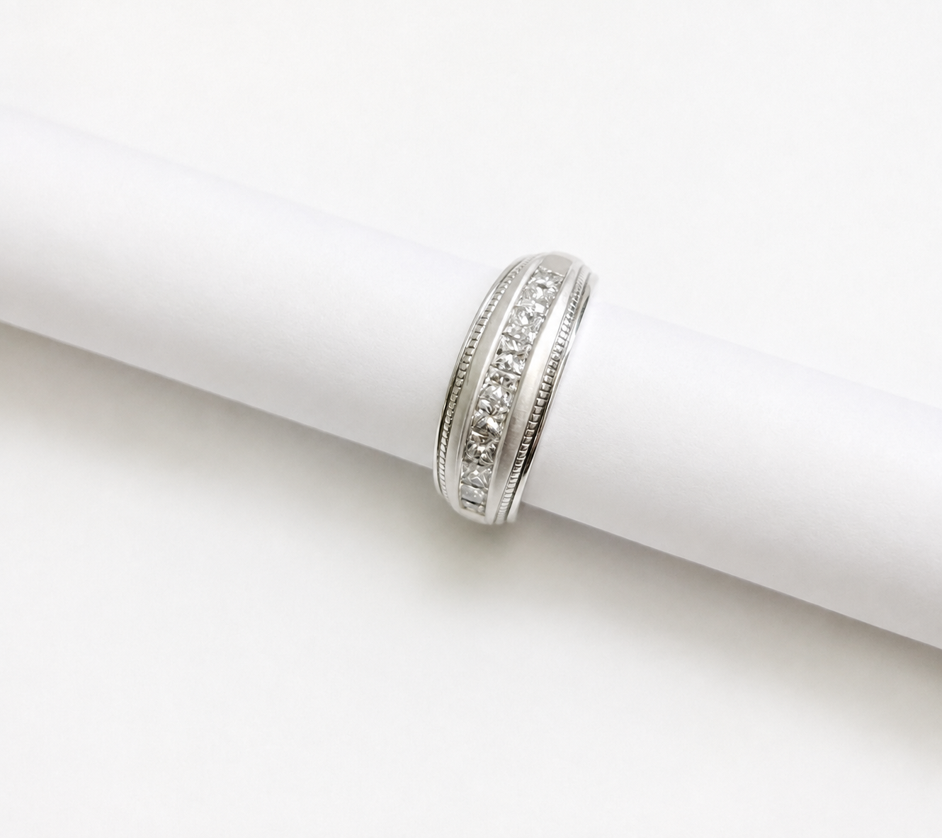 Alianza oro blanco 10k diamante natural