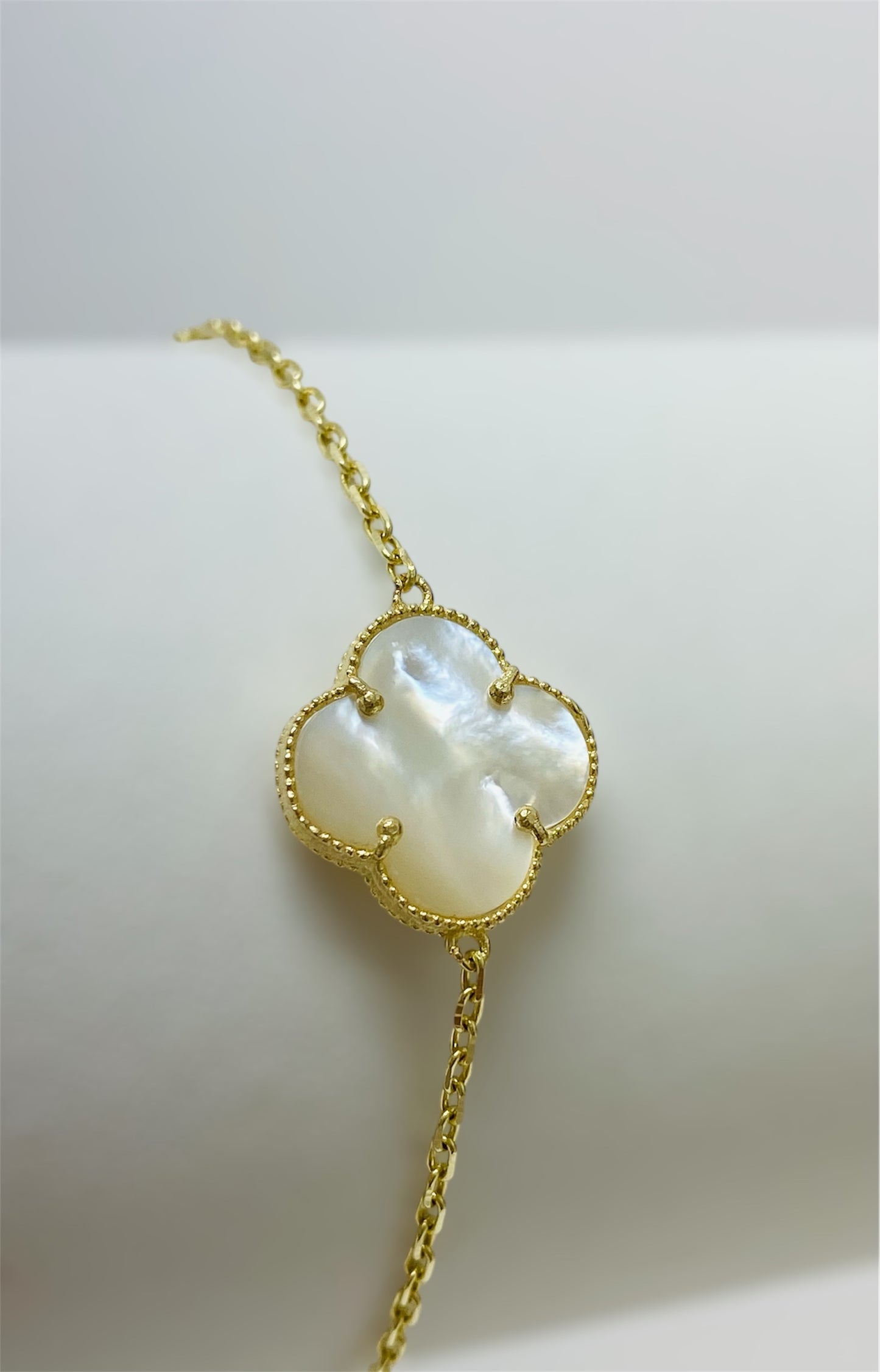 Pulsera flor blanca 14k