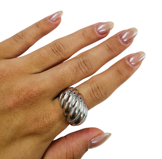 Anillo buchón con diseño plata de ley 925