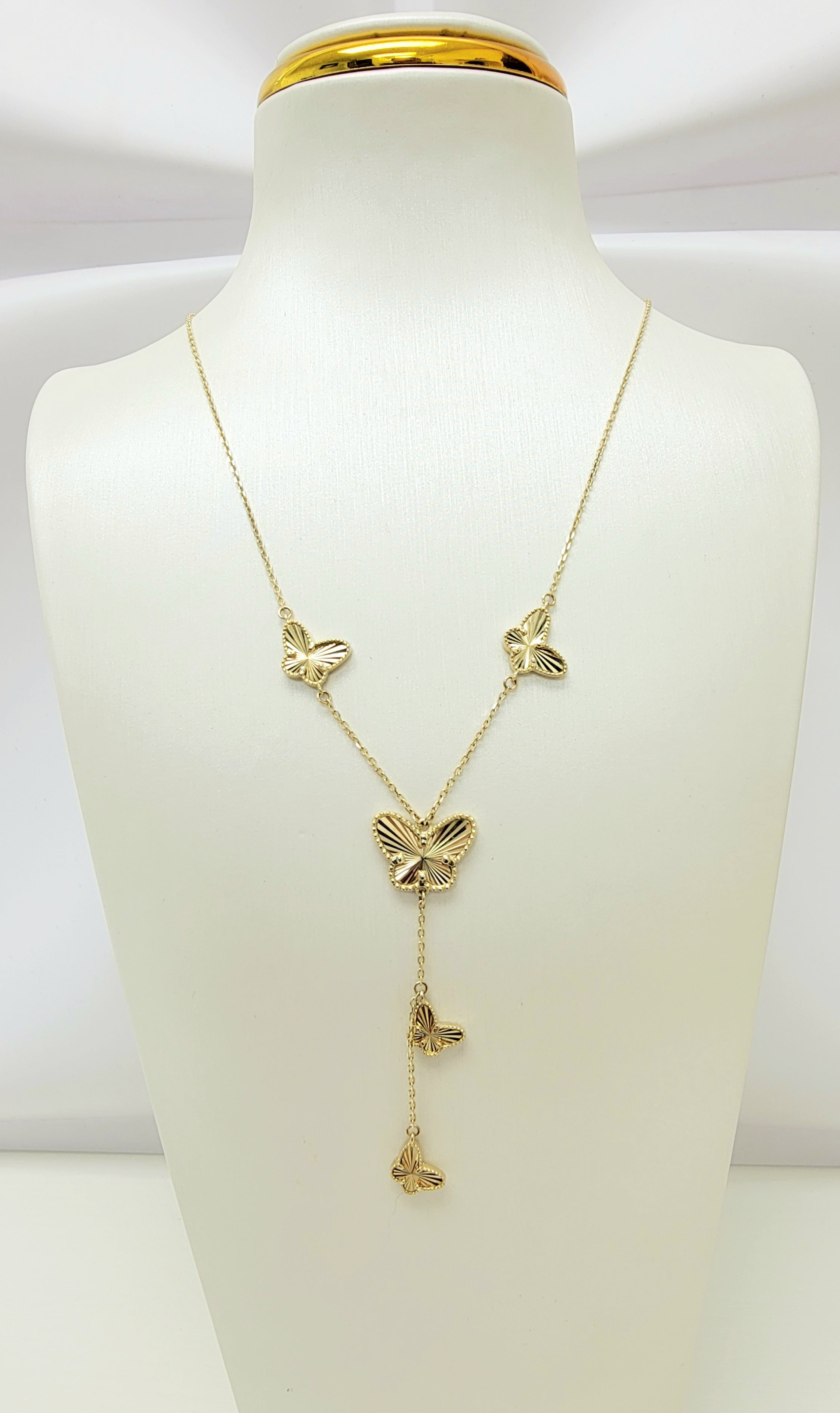 Cadena con mariposas colgantes