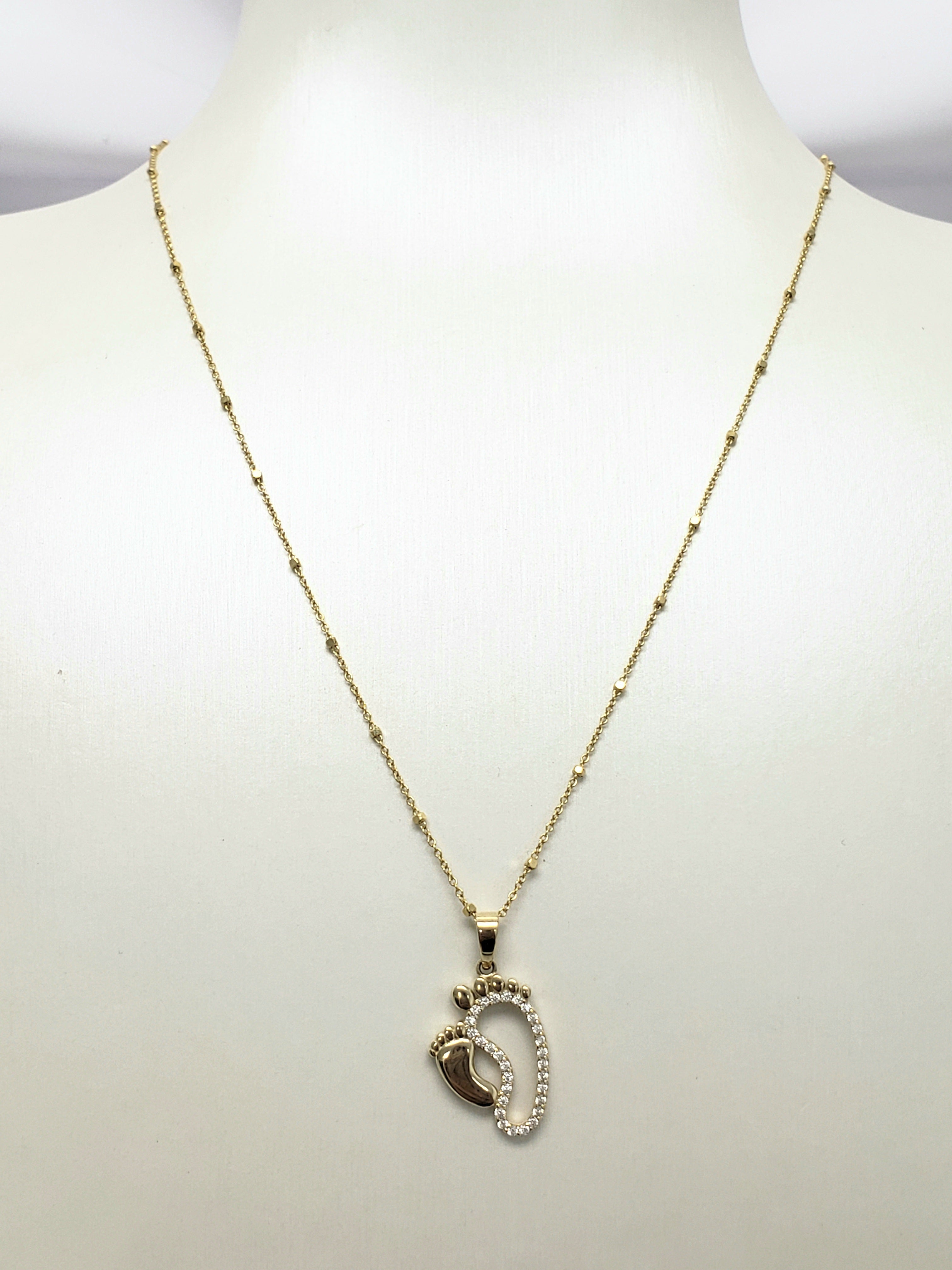 Cadena de piesitos 14K