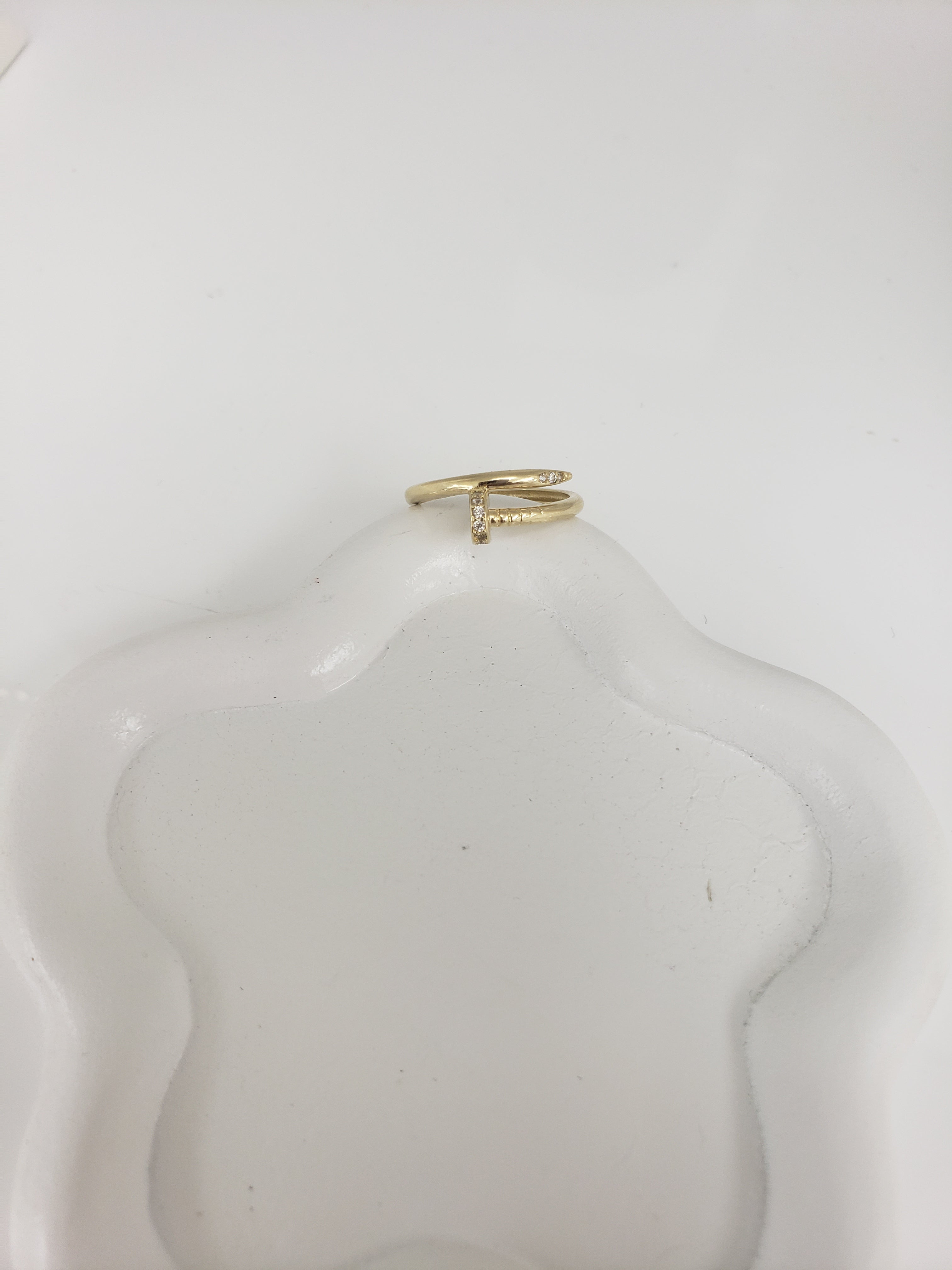 Anillo clavo con piedritas