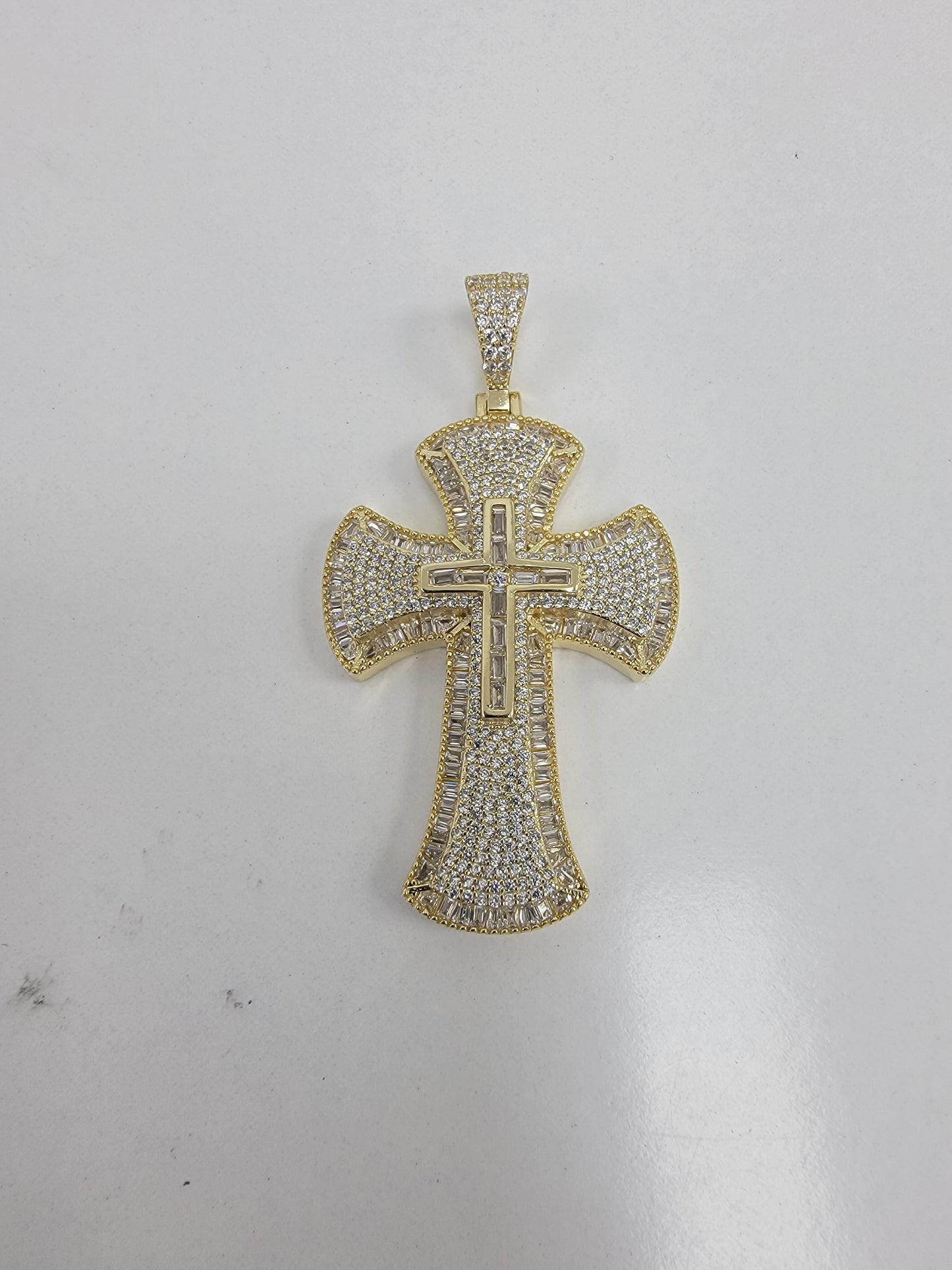 Dije de cruz de plata