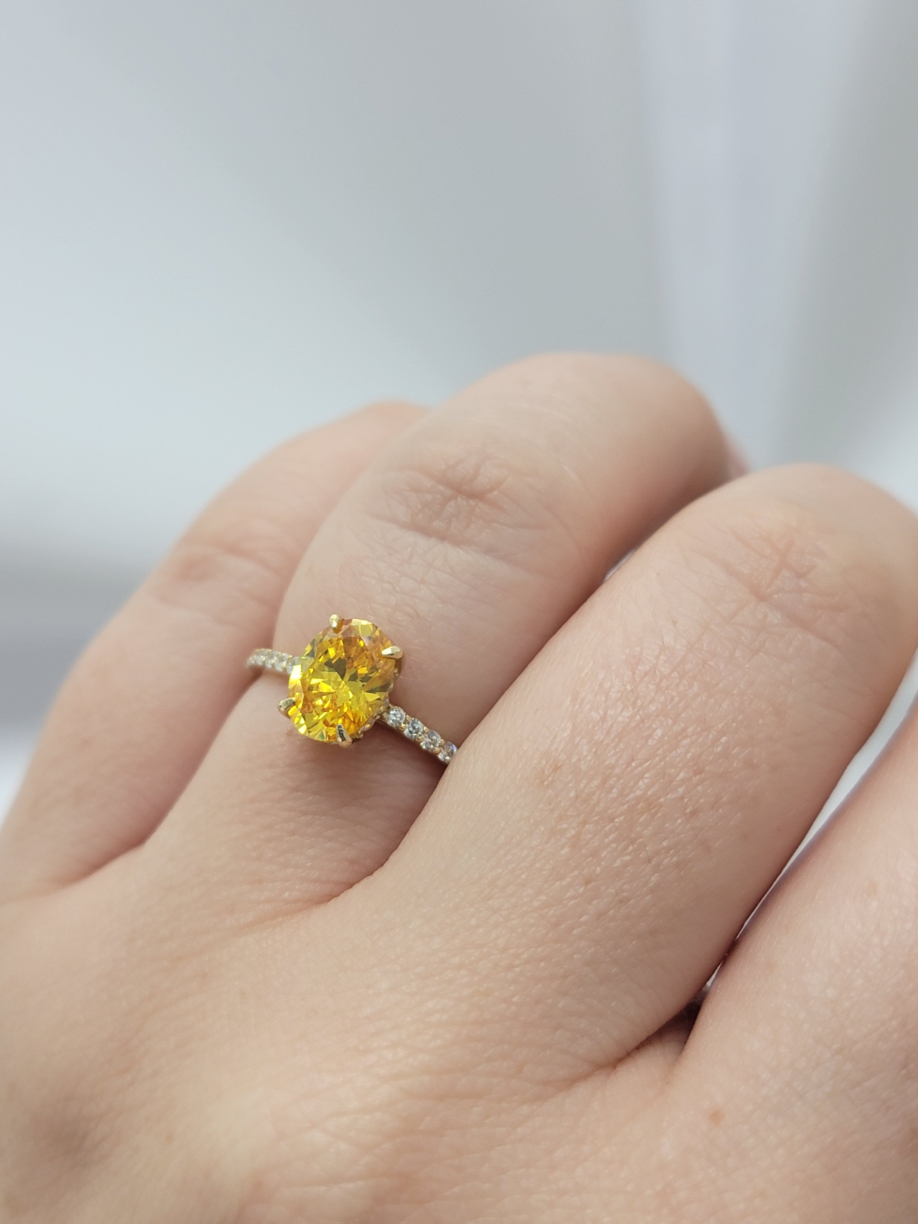 Anillo de piedra de 14k