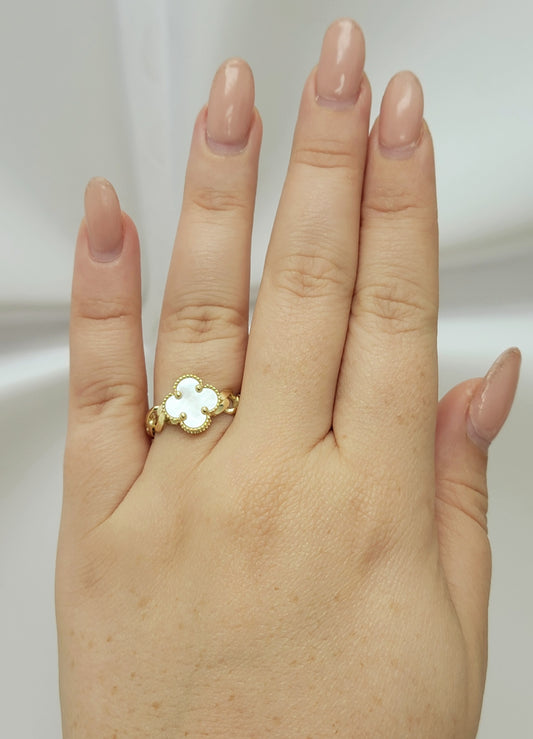 Anillo clover blanco con cadenita