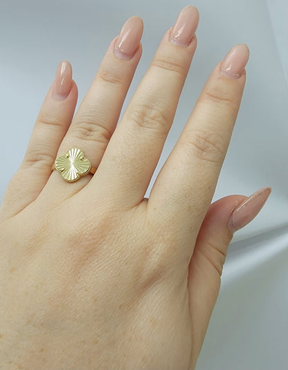 Anillo clover dorado